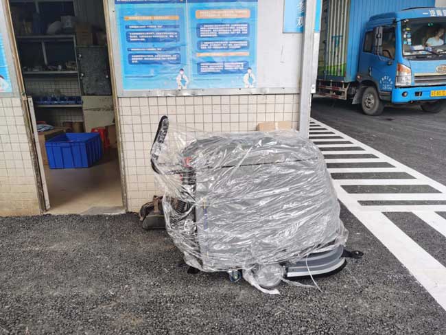 手推式洗地機(jī)有哪些優(yōu)點(diǎn) 手推式洗地機(jī)有哪些優(yōu)點(diǎn)