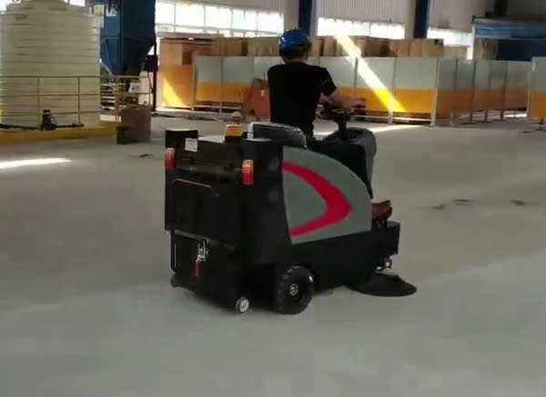 電動掃地車價格表大全，哪些因素影響價格的高低？