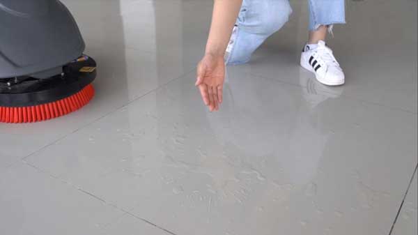 全自動(dòng)洗地機(jī)為什么吸水不干凈?要怎么解決? 全自動(dòng)洗地機(jī)為什么吸水不干凈?要怎么解決?