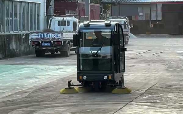 大型工業(yè)掃地機是如何運輸送貨的 大型工業(yè)掃地機是如何運輸送貨的