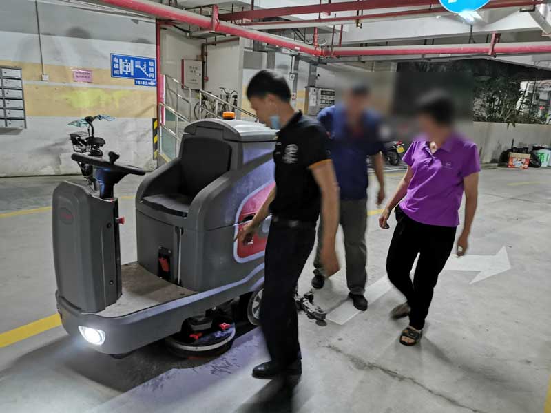 全自動洗地機是如何實現高效清潔