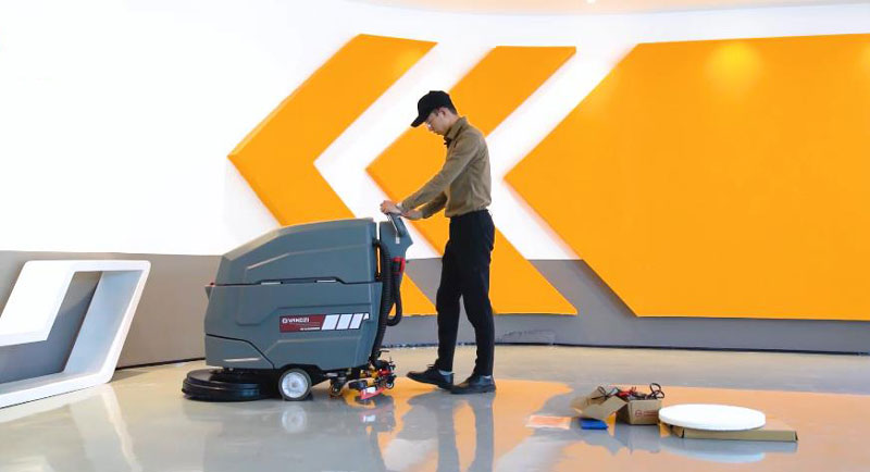 通過使用洗地機和掃地機設(shè)備改善商業(yè)環(huán)境條件 通過使用洗地機和掃地機設(shè)備改善商業(yè)環(huán)境條件