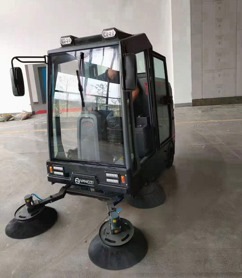 電動掃地車在物業(yè)公司使用有哪些優(yōu)勢 電動掃地車在物業(yè)公司使用有哪些優(yōu)勢