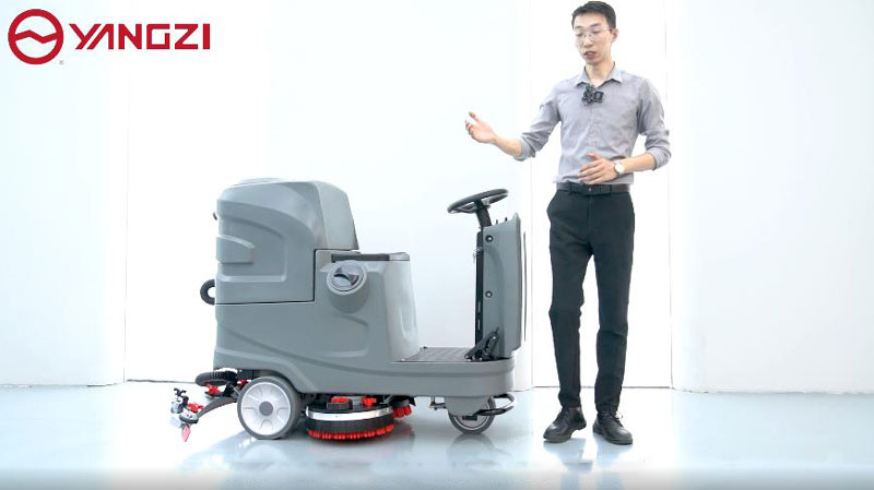 駕駛式洗地機的優(yōu)點 駕駛式洗地機的優(yōu)點