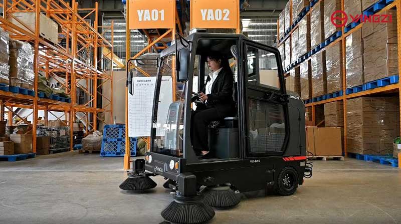 電動(dòng)清掃車(chē)縮短了清掃時(shí)間，為公司節(jié)省了成本！