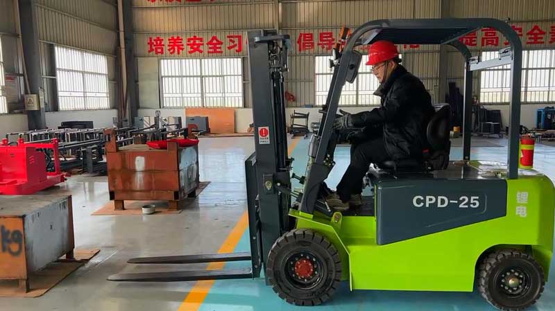 揭穿電動叉車神話！