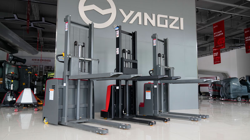 比較電動叉車和柴油叉車的優缺點 比較電動叉車和柴油叉車的優缺點