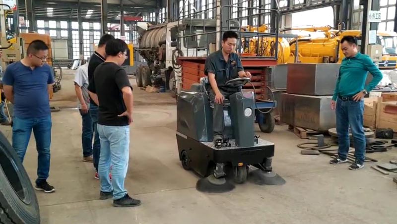 哪些方面可以判斷小型掃地車哪個(gè)好 哪些方面可以判斷小型掃地車哪個(gè)好