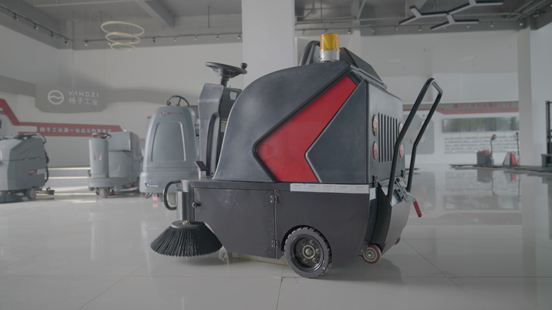 考慮使用工業(yè)洗地機(jī)或掃地機(jī)時(shí)必須問(wèn)的3個(gè)問(wèn)題 考慮使用工業(yè)洗地機(jī)或掃地機(jī)時(shí)必須問(wèn)的3個(gè)問(wèn)題