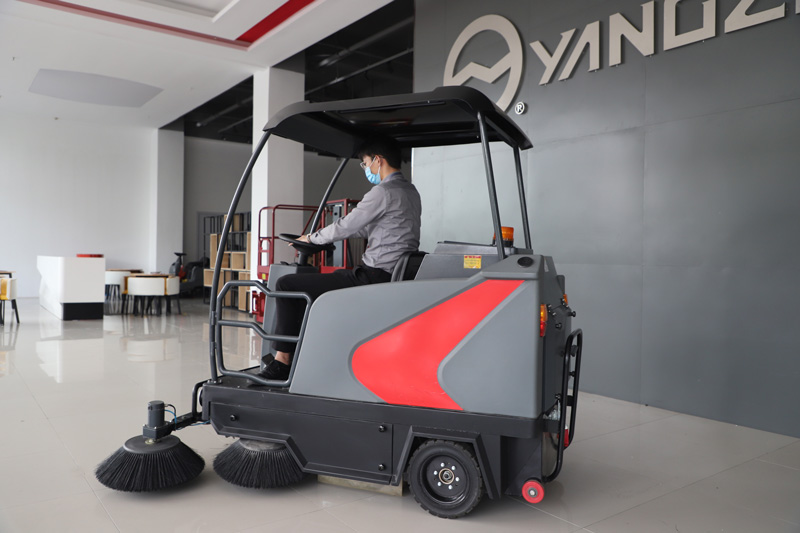 為什么您的倉(cāng)庫(kù)需要地板清潔機(jī) 為什么您的倉(cāng)庫(kù)需要地板清潔機(jī)