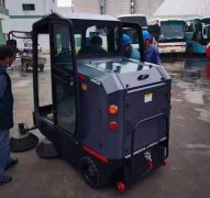 工廠倉(cāng)庫(kù)清潔選用洗地機(jī)或工業(yè)掃地機(jī) 工廠倉(cāng)庫(kù)清潔選用洗地機(jī)或工業(yè)掃地機(jī)