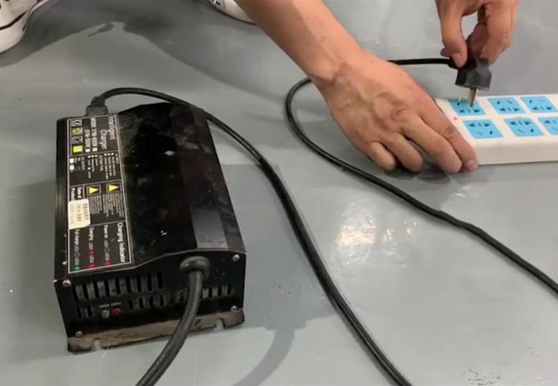 洗地機(jī)用了一年半,只運(yùn)行一小段時(shí)間電池失效 洗地機(jī)用了一年半,只運(yùn)行一小段時(shí)間電池失效